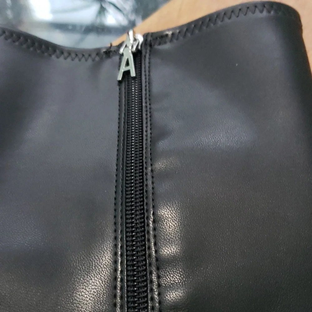 A pair of brand new Aerosoles block heel boots!!! - Picture 3 of 5